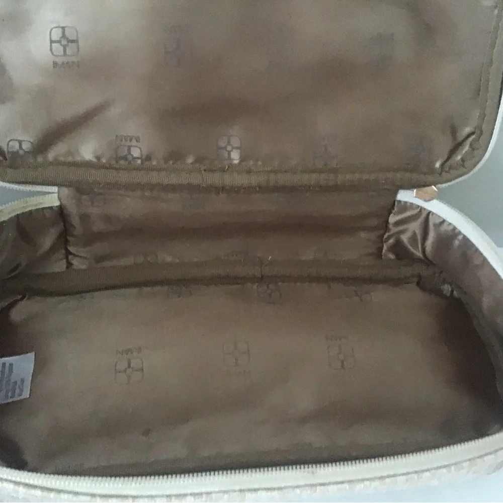 IMAN cosmetic, beauty travel case with free 10 piece